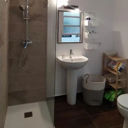 Apartment Stylish Apartement 2 Min To The Beach